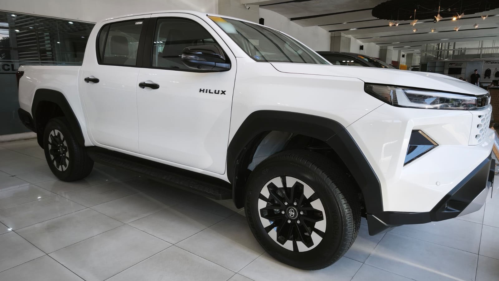 2026 TOYOTA HILUX DOUBLE CAB V 2.8 4WD MT White image 8