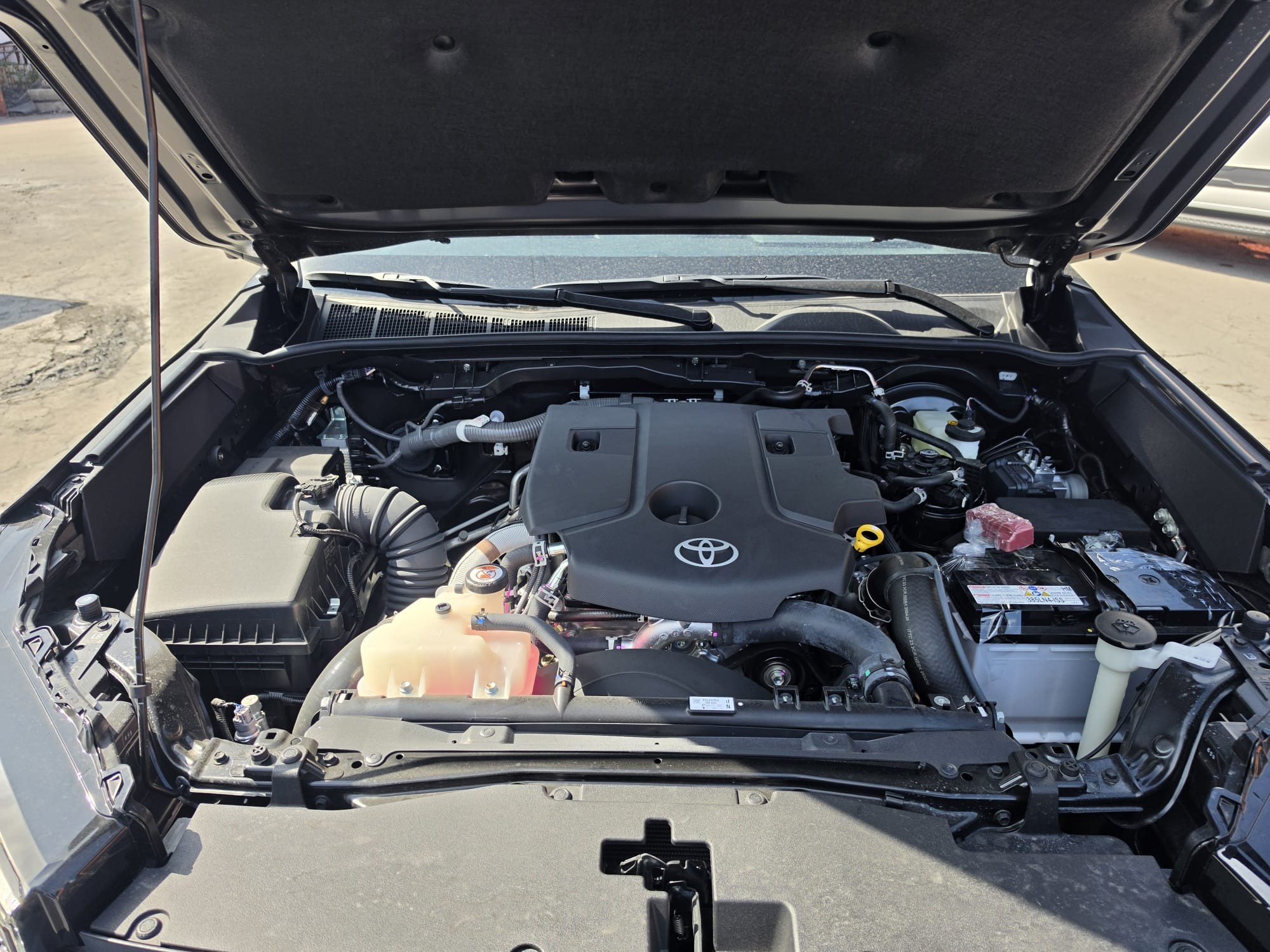 2026 TOYOTA HILUX DOUBLE CAB TRAILHUNTER 2.8 4WD AT Black image 36