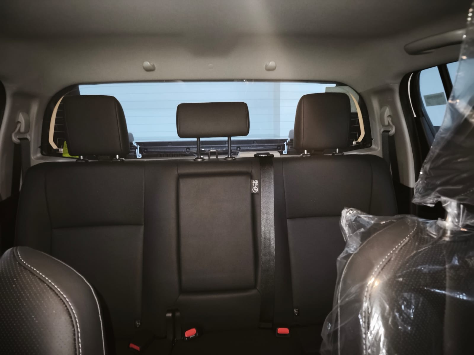 2026 TOYOTA HILUX DOUBLE CAB CONQUEST 2.8 2WD AT White image 25