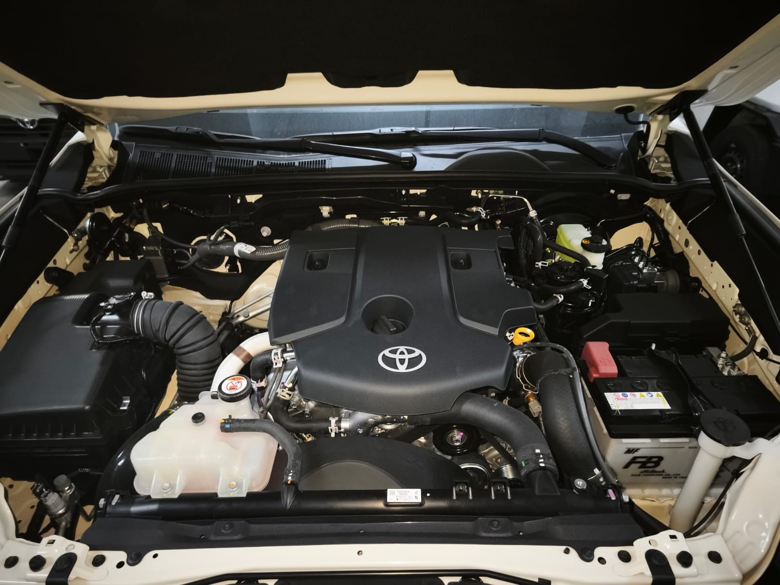 2026 TOYOTA HILUX DOUBLE CAB CONQUEST 2.8 2WD AT White image 36