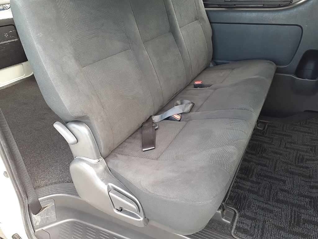 TOYOTA HIACE VAN image 4
