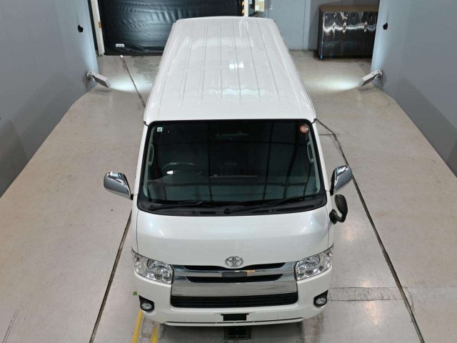 TOYOTA HIACE VAN image 8