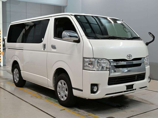 TOYOTA HIACE VAN image 10