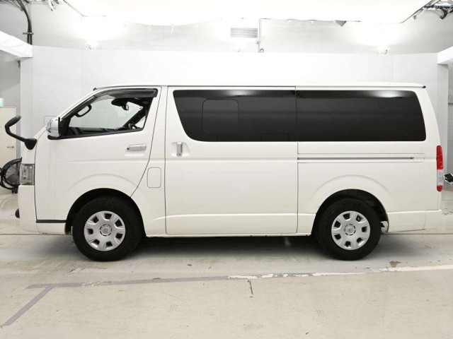 TOYOTA HIACE VAN 2019 White image 5