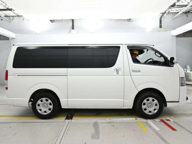 TOYOTA HIACE VAN 2019 White image 6