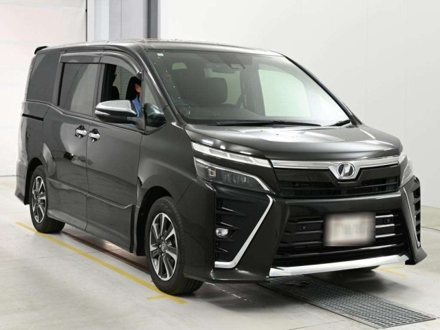 TOYOTA VOXY image 5