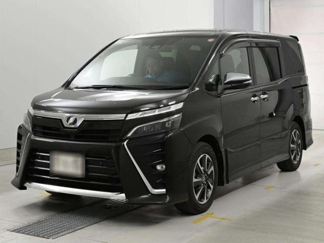 TOYOTA VOXY image 9