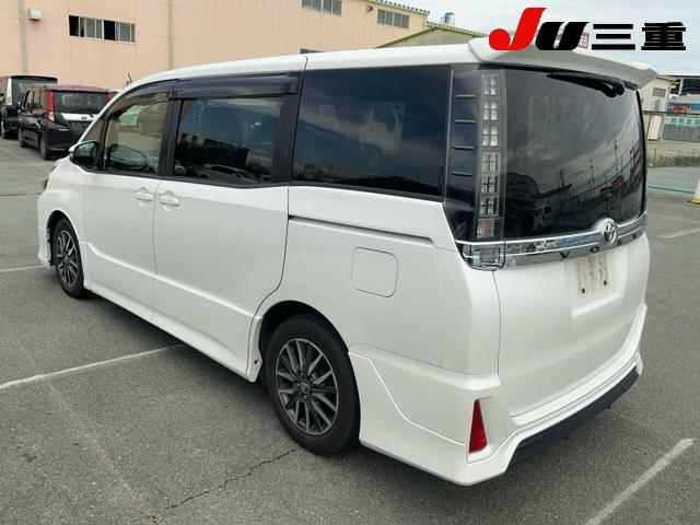 TOYOTA VOXY 2015 image 8