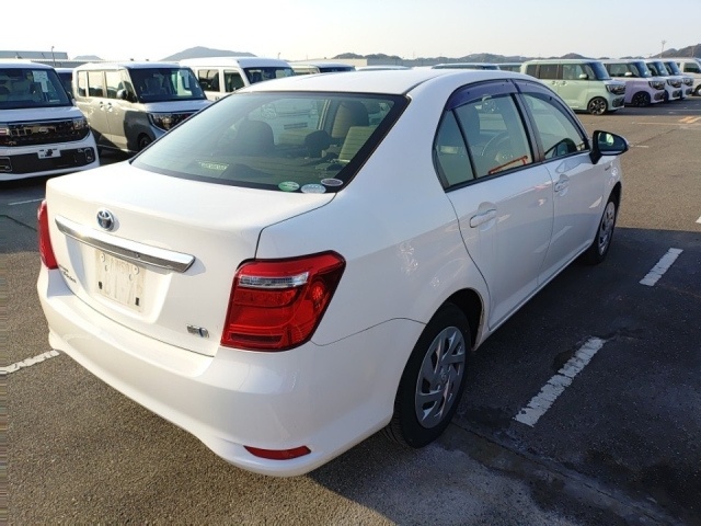 Toyota Corolla Axio White 2019 image 3