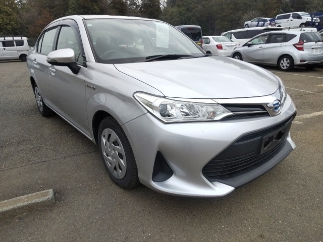 Toyota Corolla Axio Silver 2019 image 2