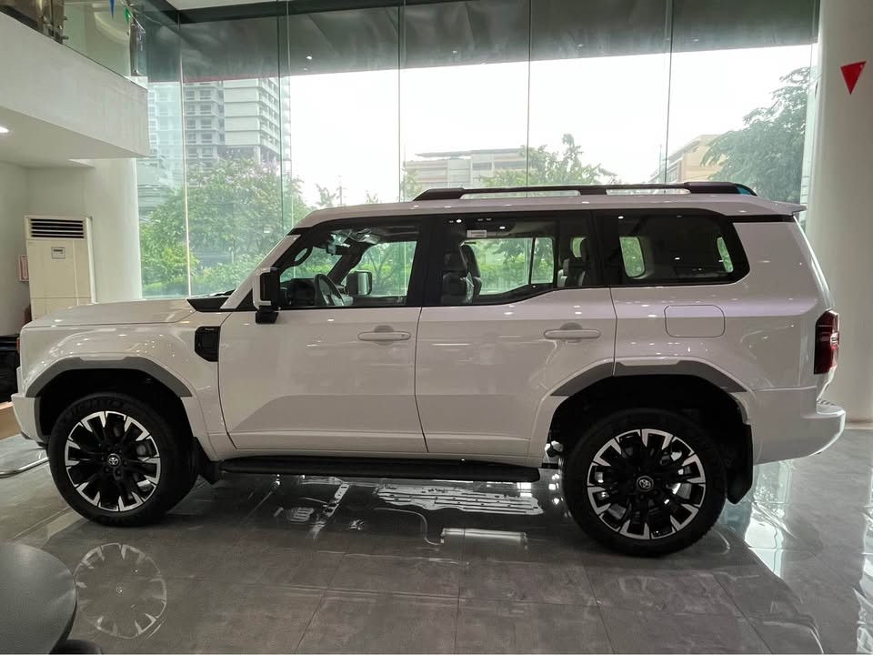 2027 TOYOTA LAND CRUISER PRADO SUV LUXURY 2.4 4WD AT White image 2
