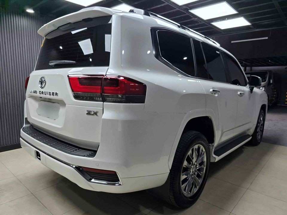 2027 TOYOTA LAND CRUISER SUV ZX 3.3 4WD AT White image 2