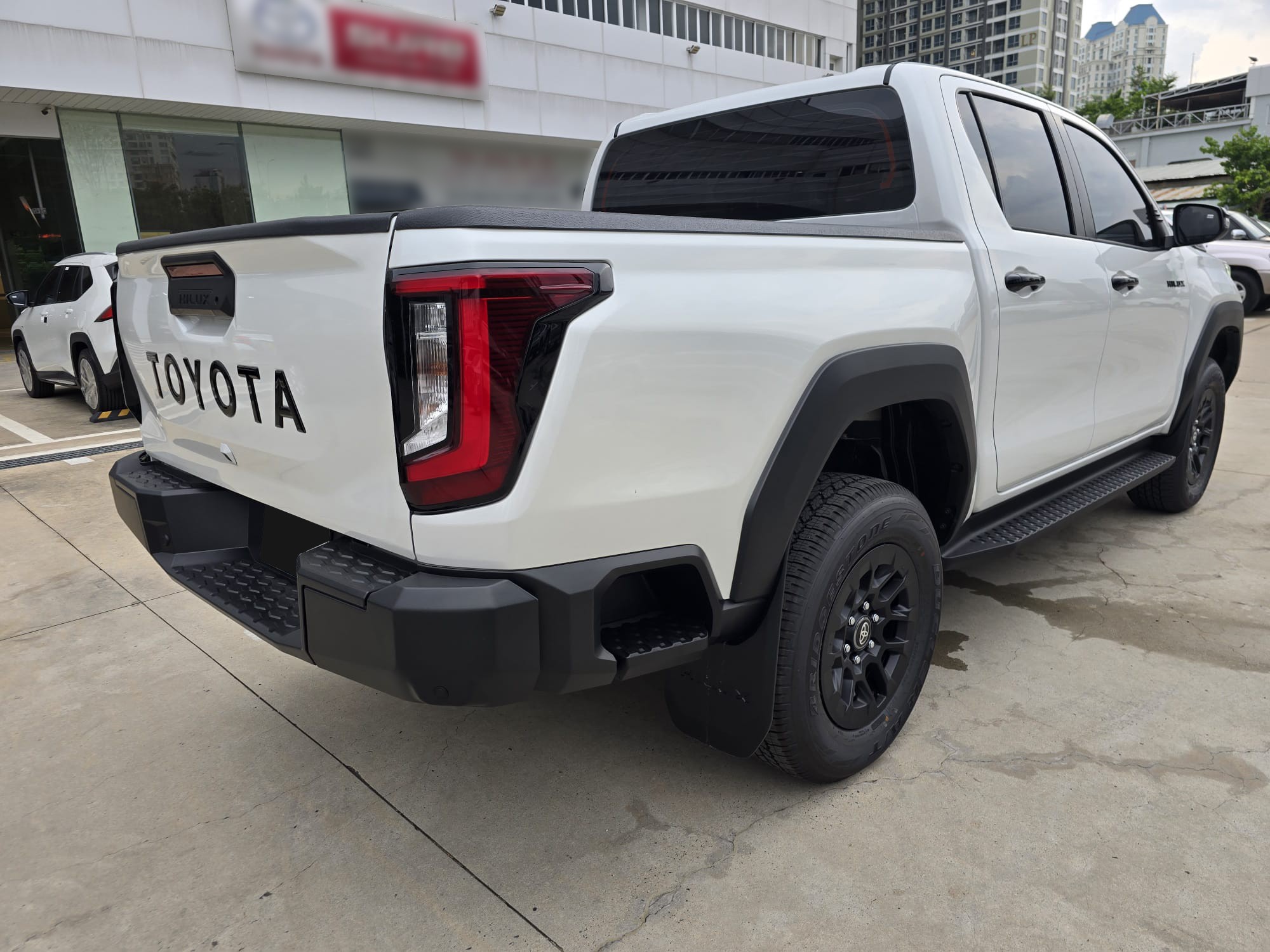 2027 TOYOTA HILUX DOUBLE CAB PRO 2.8 2WD AT White image 5