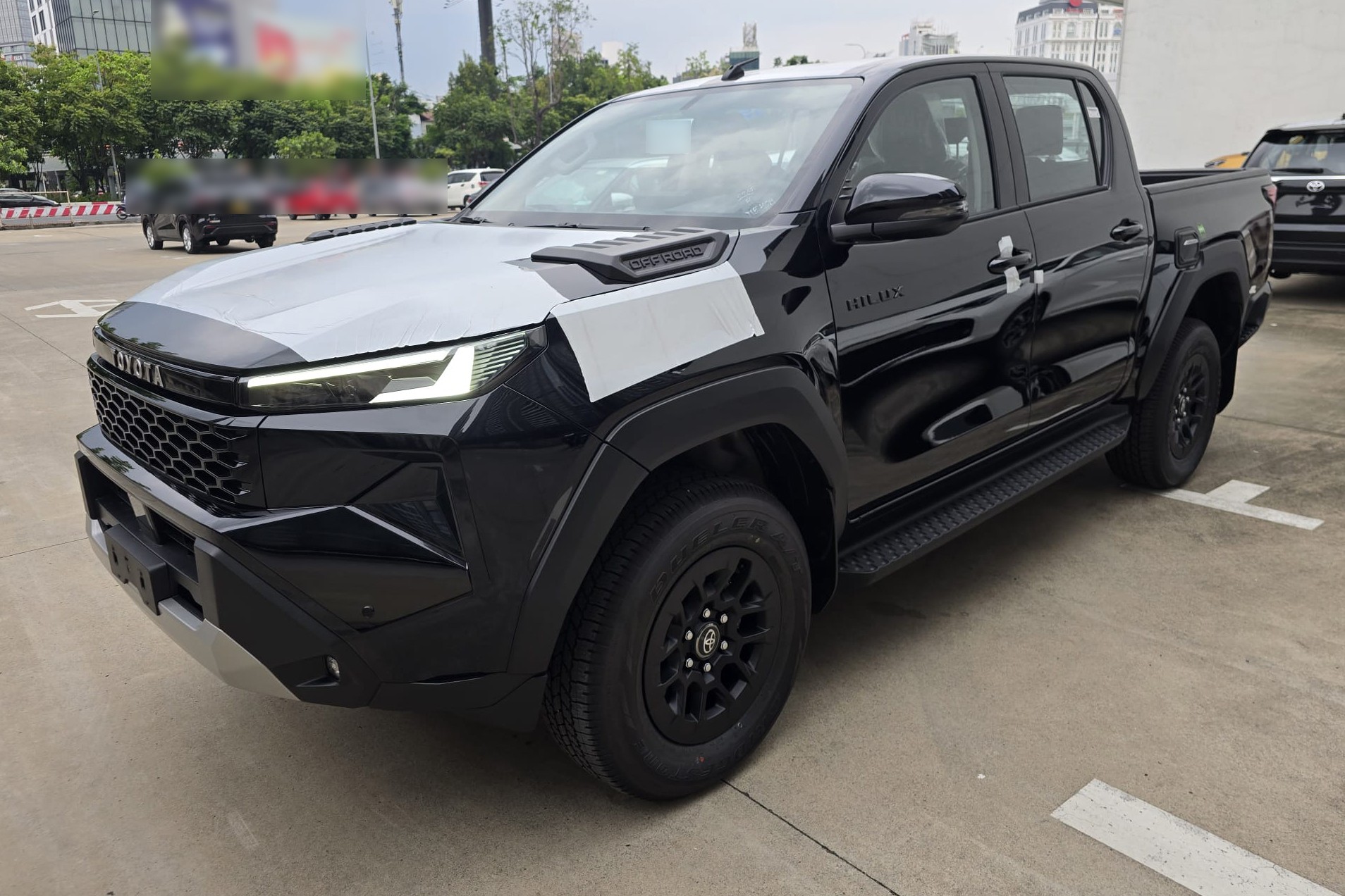 2027 TOYOTA HILUX DOUBLE CAB PRO 2.8 2WD AT Black