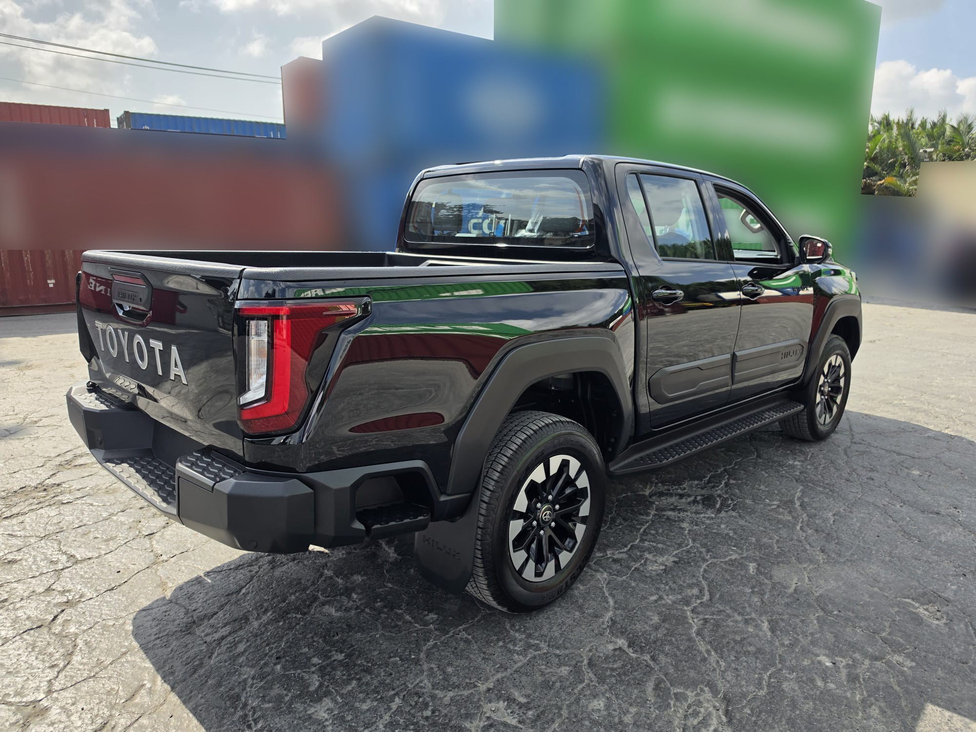 2027 TOYOTA HILUX DOUBLE CAB TRAILHUNTER 2.8 4WD AT Black image 5