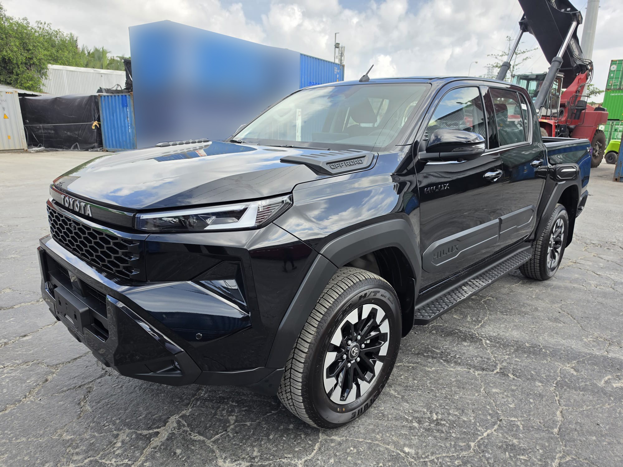 2027 TOYOTA HILUX DOUBLE CAB TRAILHUNTER 2.8 4WD AT Black
