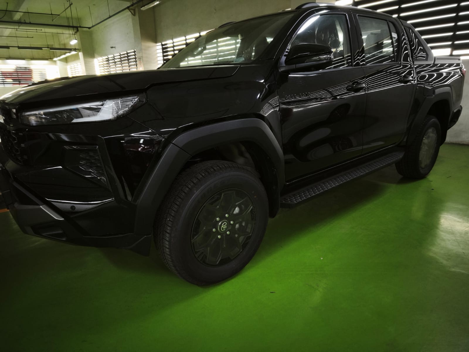 2026 TOYOTA HILUX DOUBLE CAB CONQUEST 2.8 4WD AT Black image 2