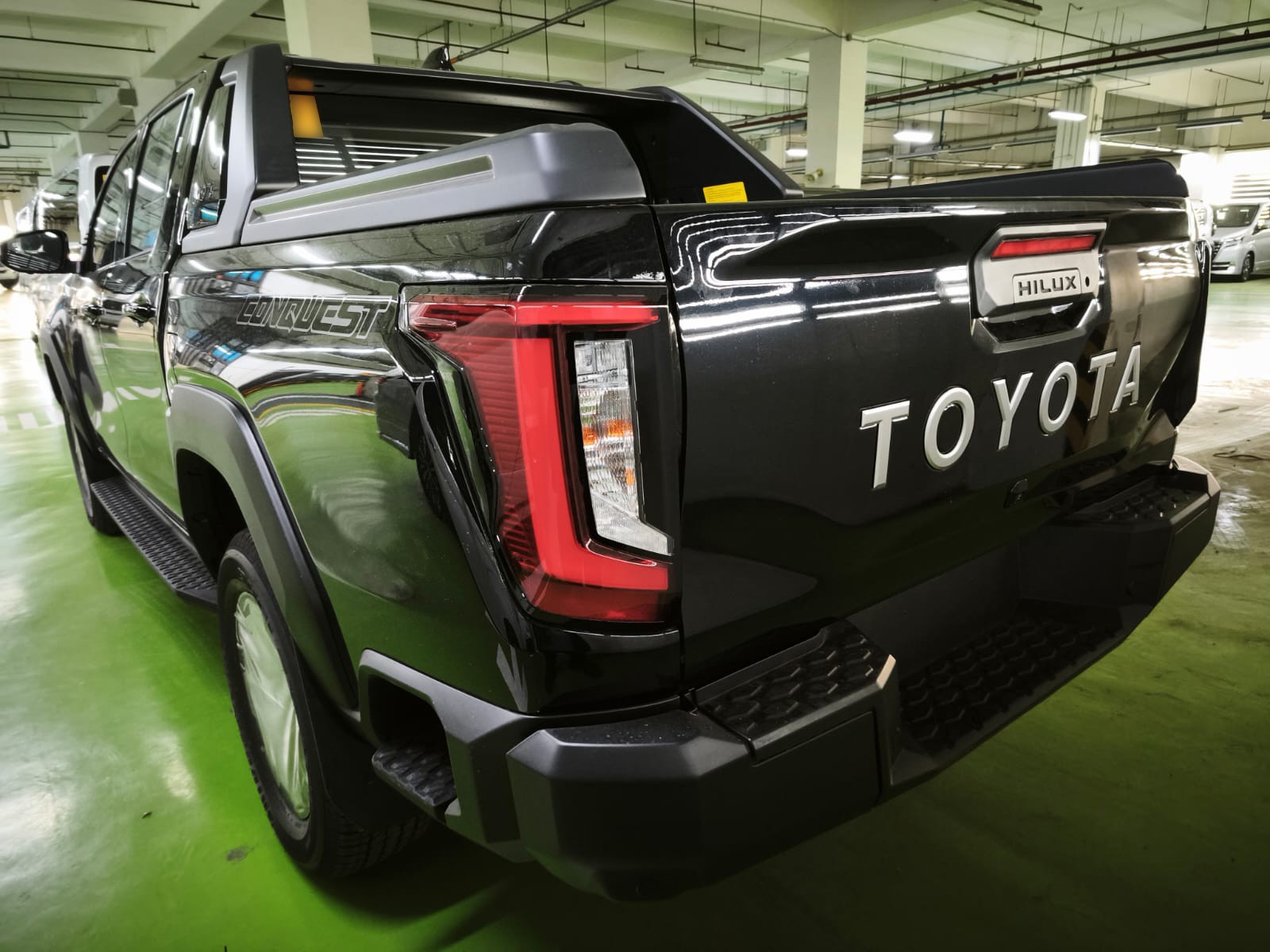 2026 TOYOTA HILUX DOUBLE CAB CONQUEST 2.8 4WD AT Black image 4