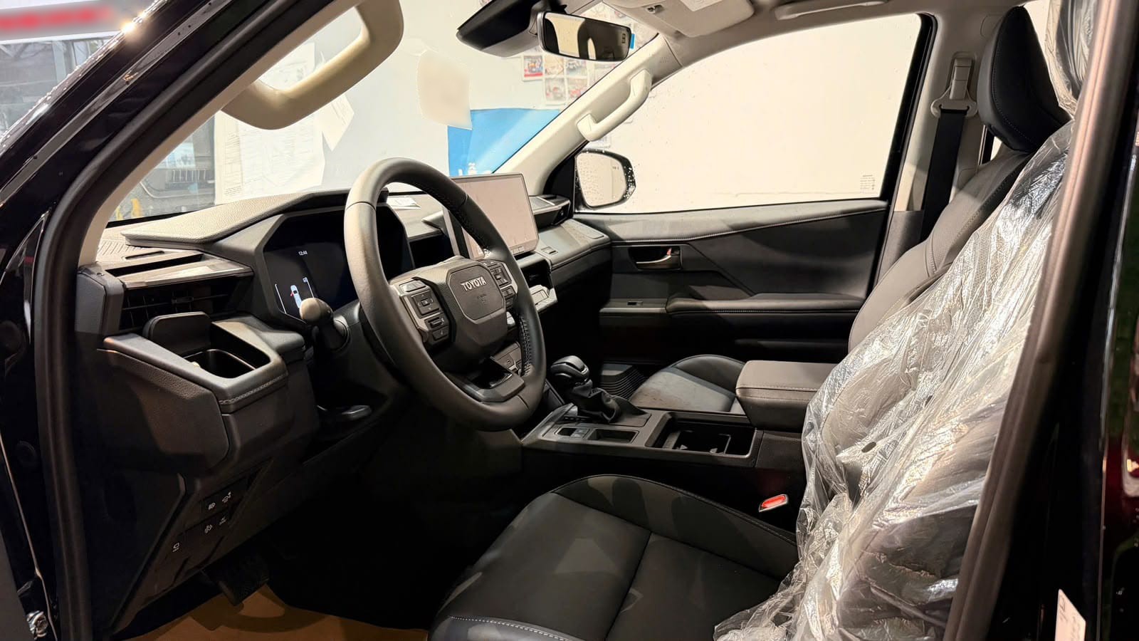 2027 TOYOTA HILUX DOUBLE CAB TRAILHUNTER 2.8 4WD AT Gray image 3