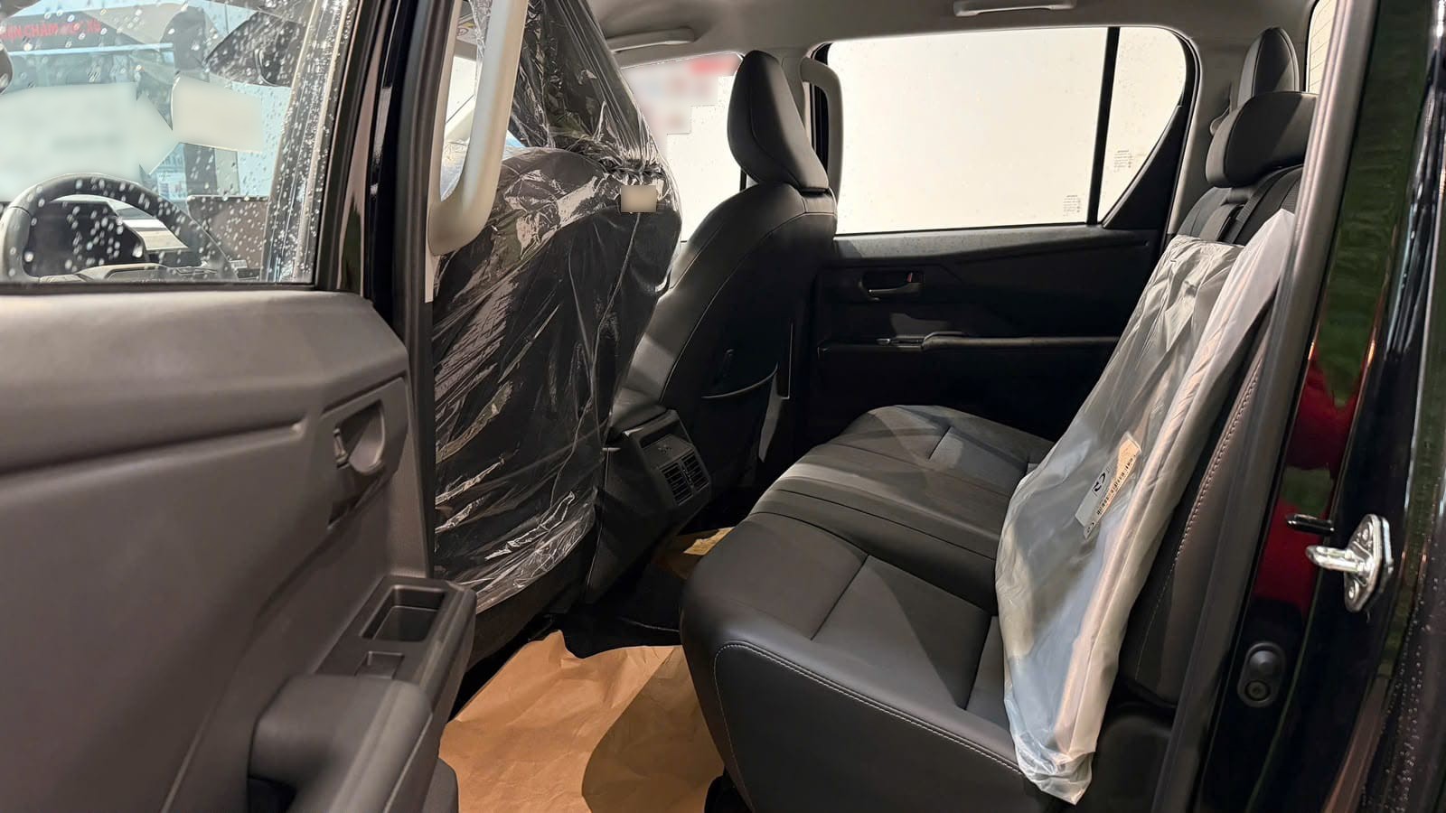2027 TOYOTA HILUX DOUBLE CAB TRAILHUNTER 2.8 4WD AT Gray image 4