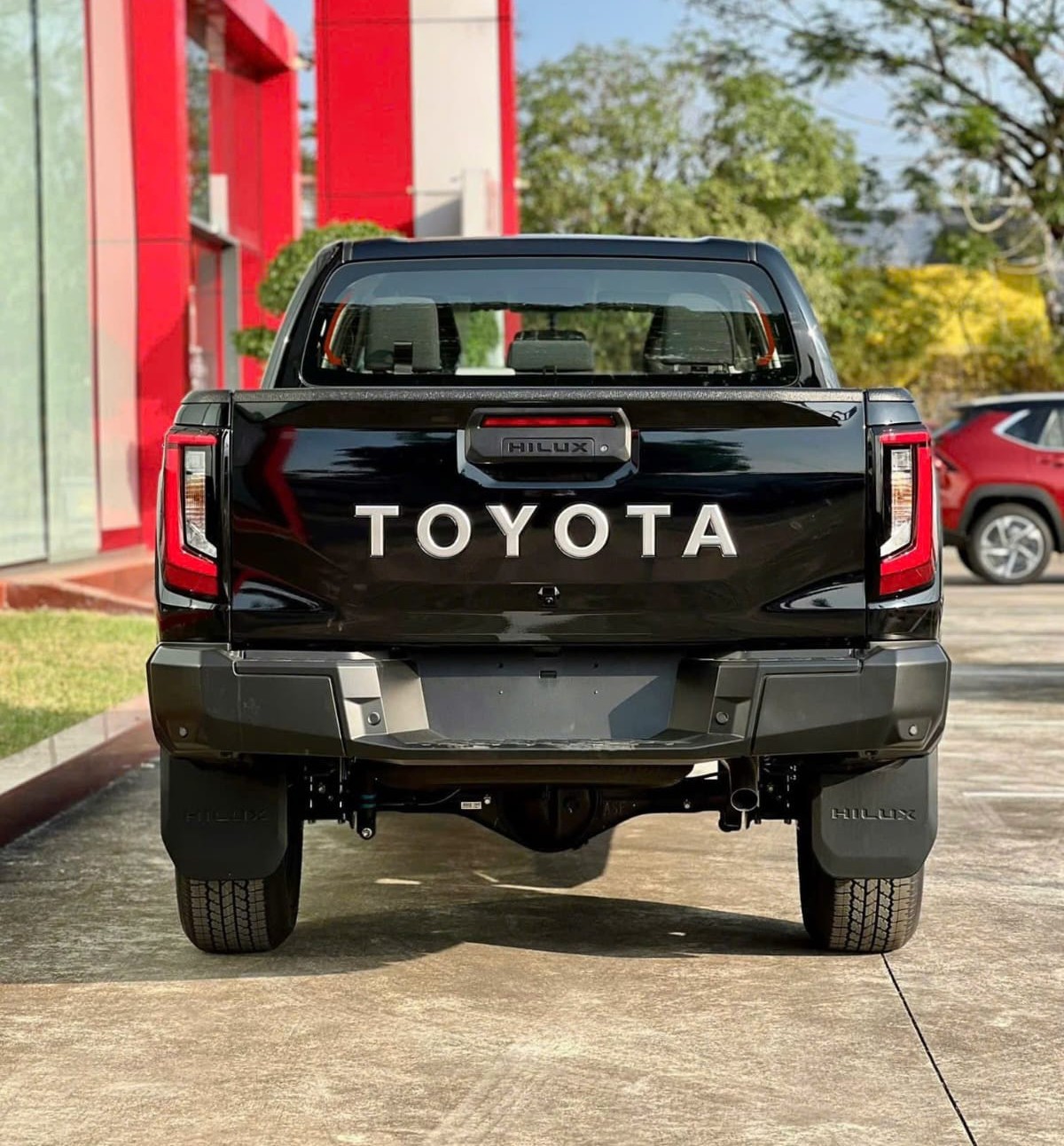 2027 TOYOTA HILUX DOUBLE CAB PRO 2.8 2WD AT Black image 2