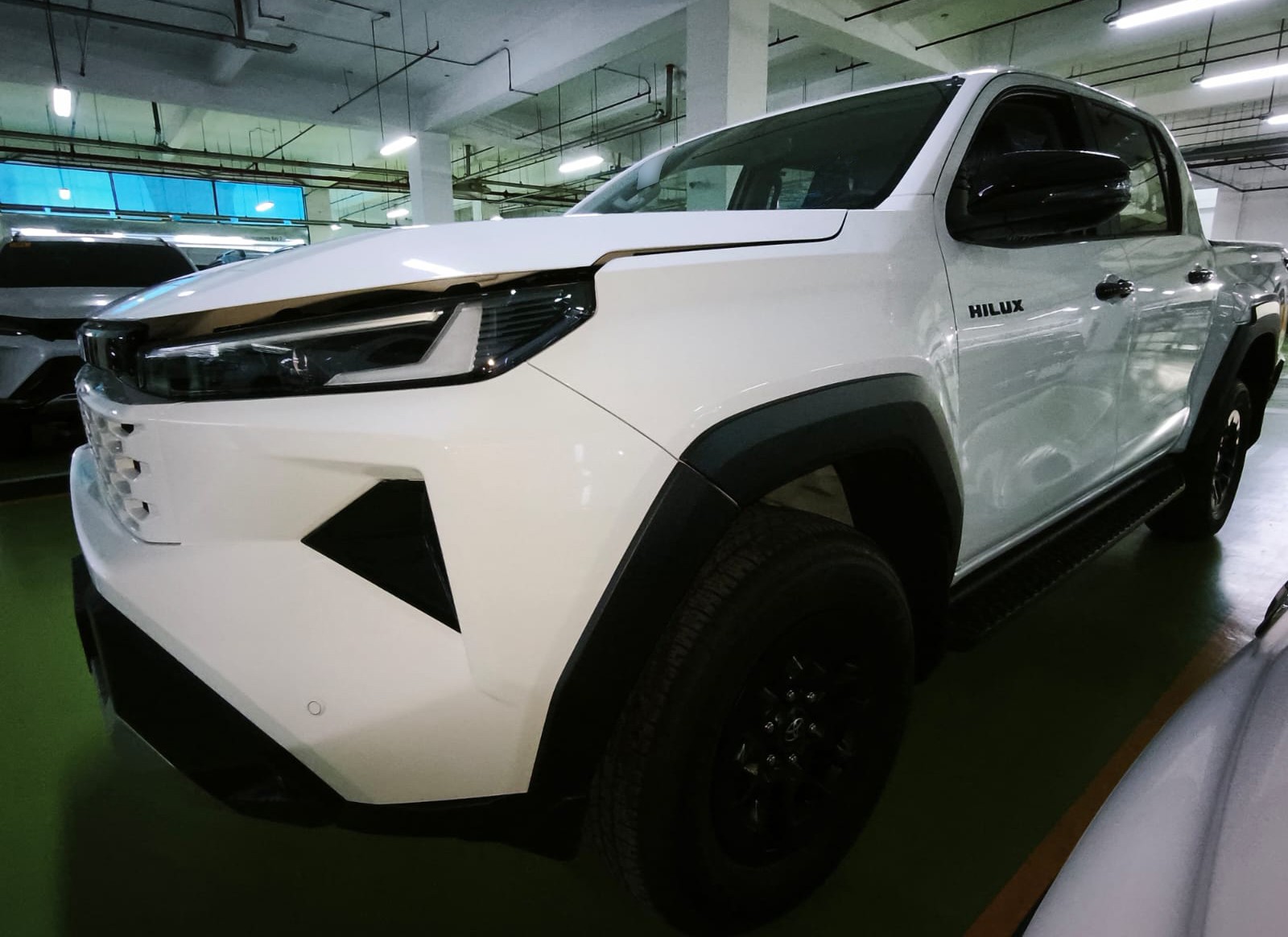 2026 TOYOTA HILUX DOUBLE CAB E 2.8 4WD MT White image 2