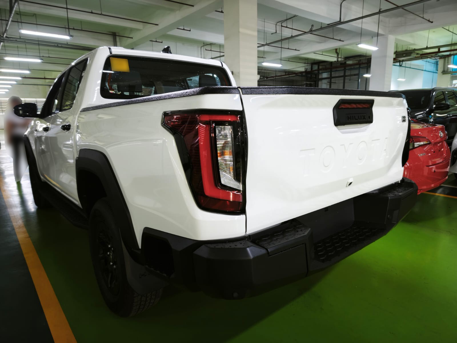 2026 TOYOTA HILUX DOUBLE CAB E 2.8 4WD MT White image 4