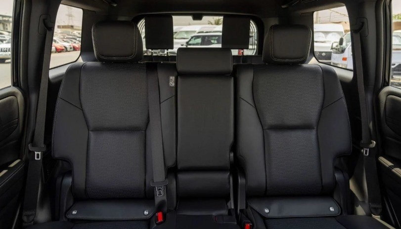 2027 TOYOTA LAND CRUISER PRADO SUV LUXURY 2.8 4WD AT Black image 3