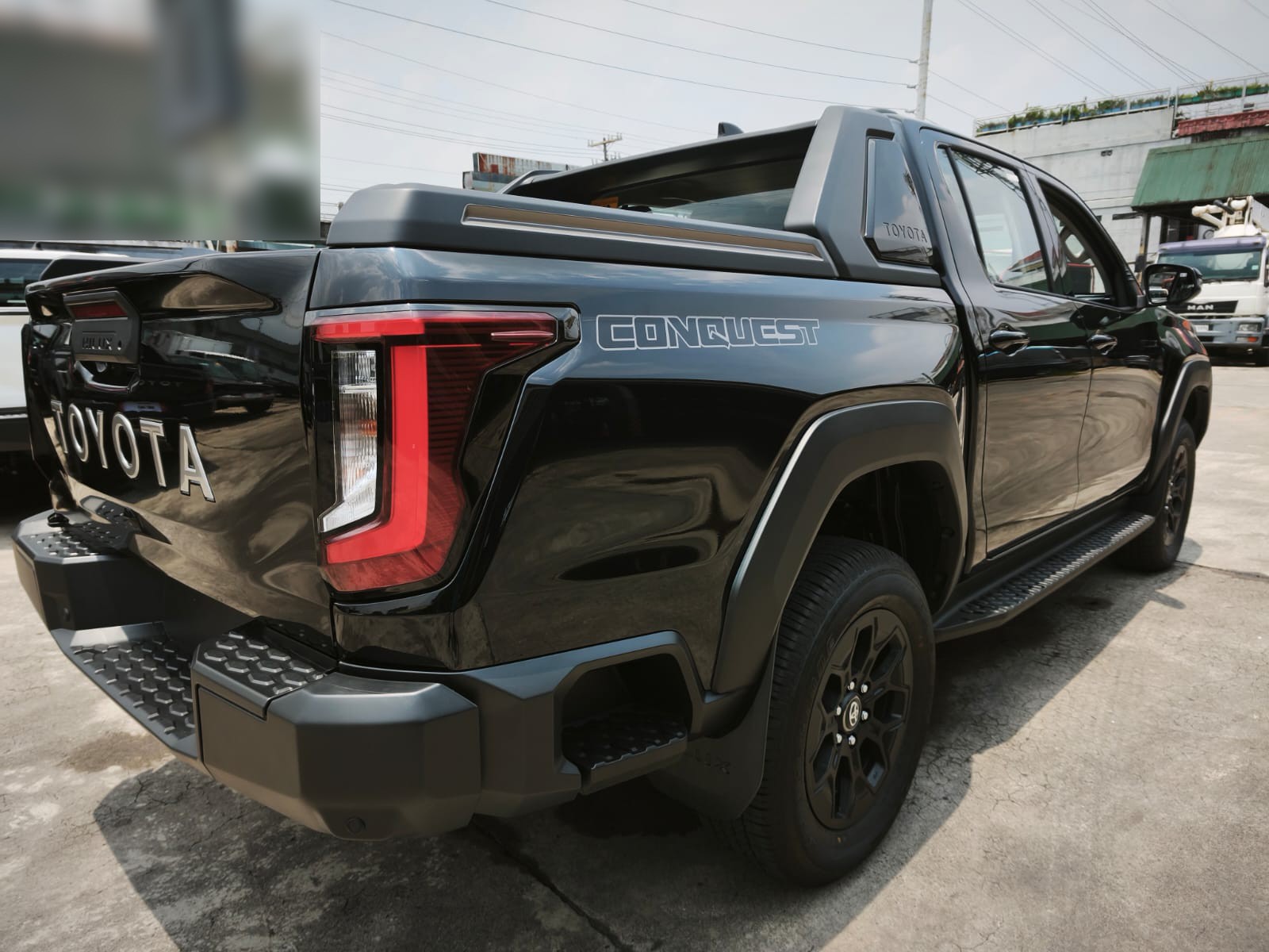 2026 TOYOTA HILUX DOUBLE CAB CONQUEST 2.8 4WD AT Black image 5