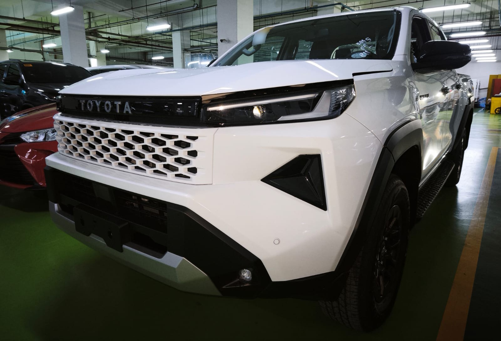 2026 TOYOTA HILUX DOUBLE CAB E 2.8 4WD MT Silver