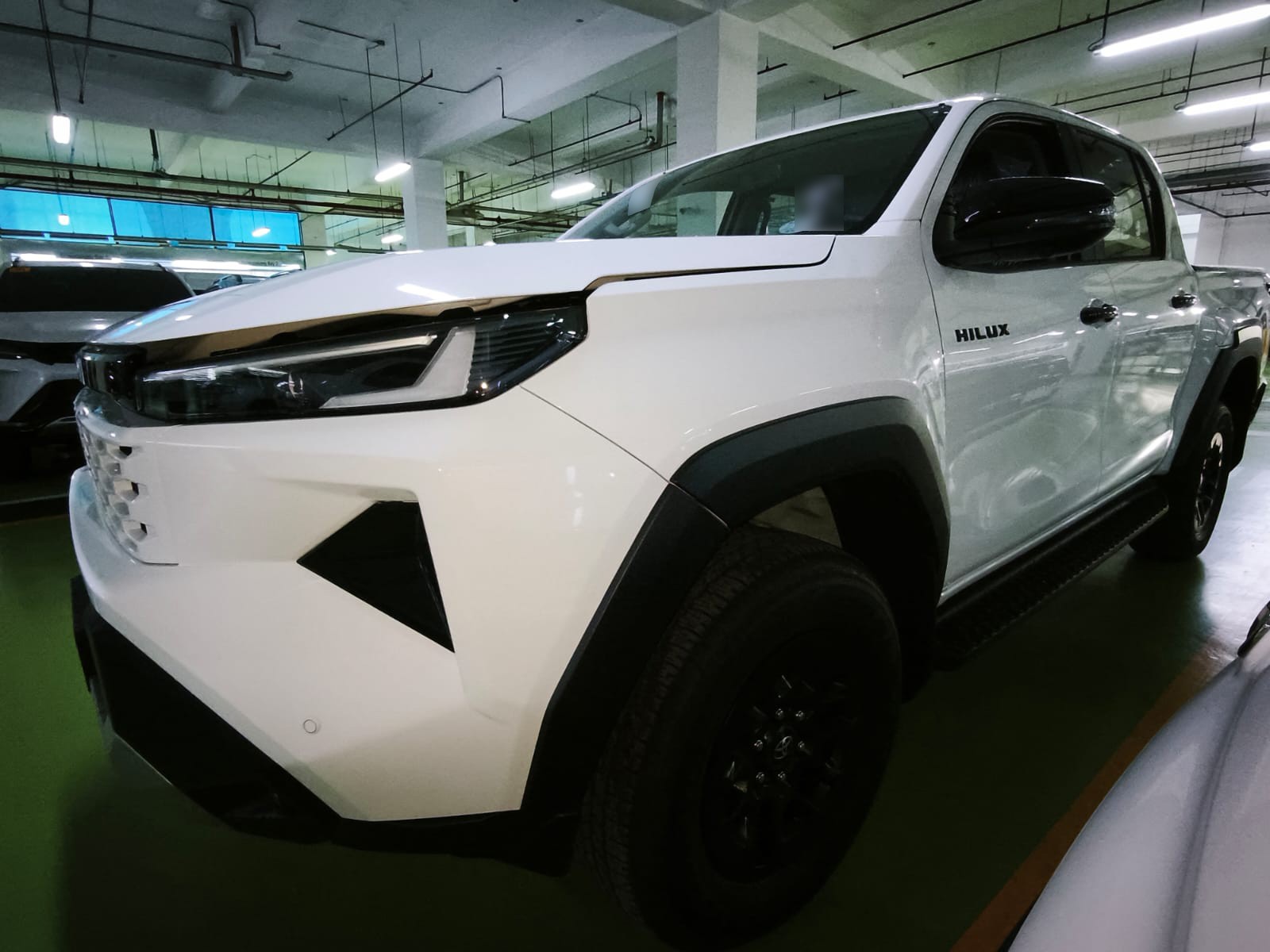 2026 TOYOTA HILUX DOUBLE CAB E 2.8 4WD MT Silver image 2