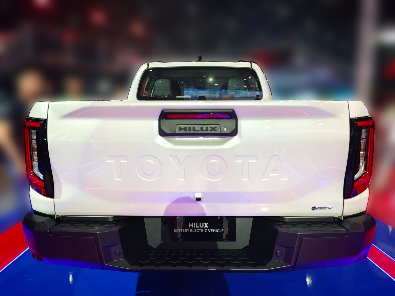 2027 TOYOTA HILUX DOUBLE CAB BEV 4WD AT White image 3