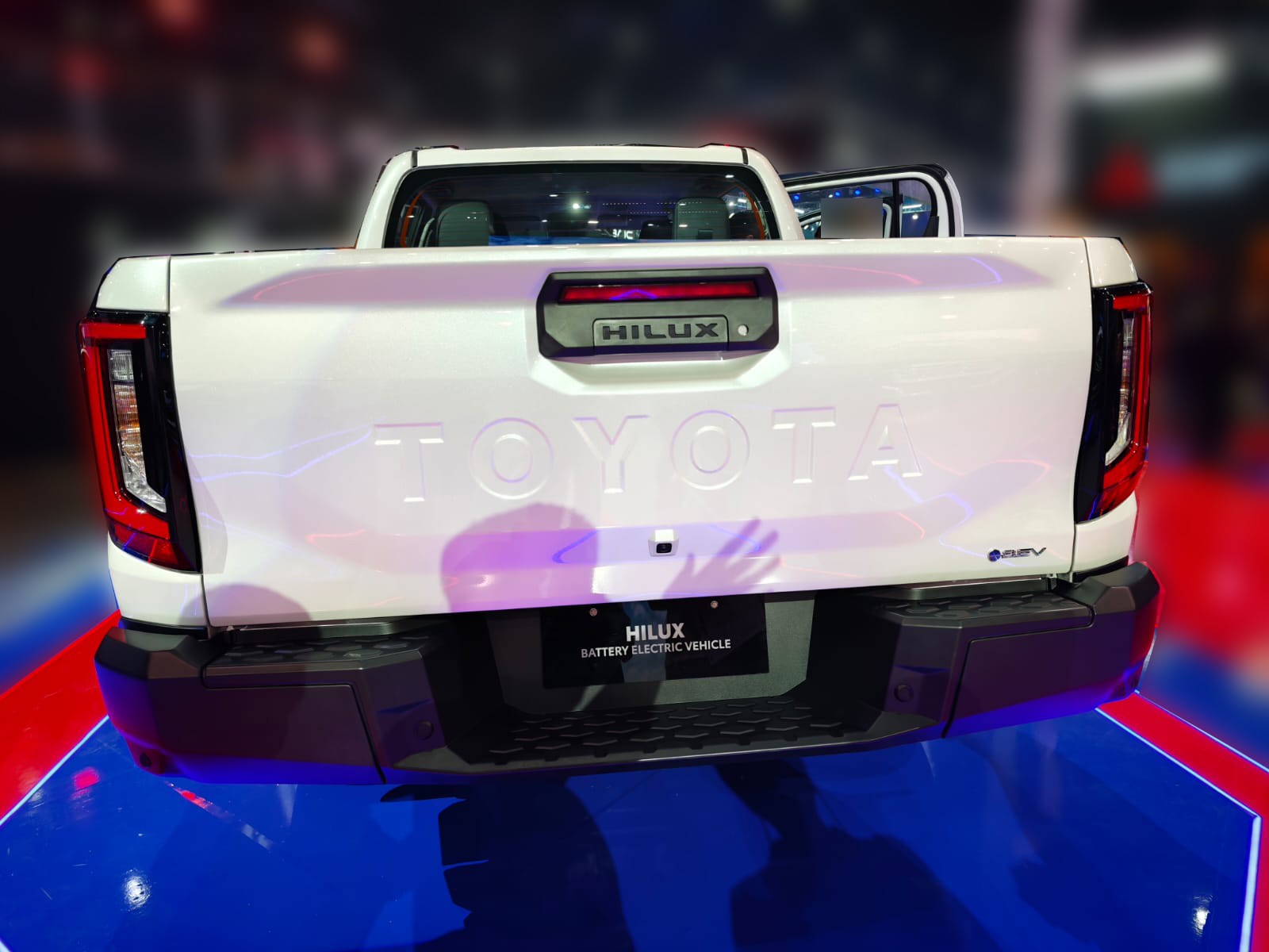 2027 TOYOTA HILUX DOUBLE CAB BEV 4WD AT White image 4