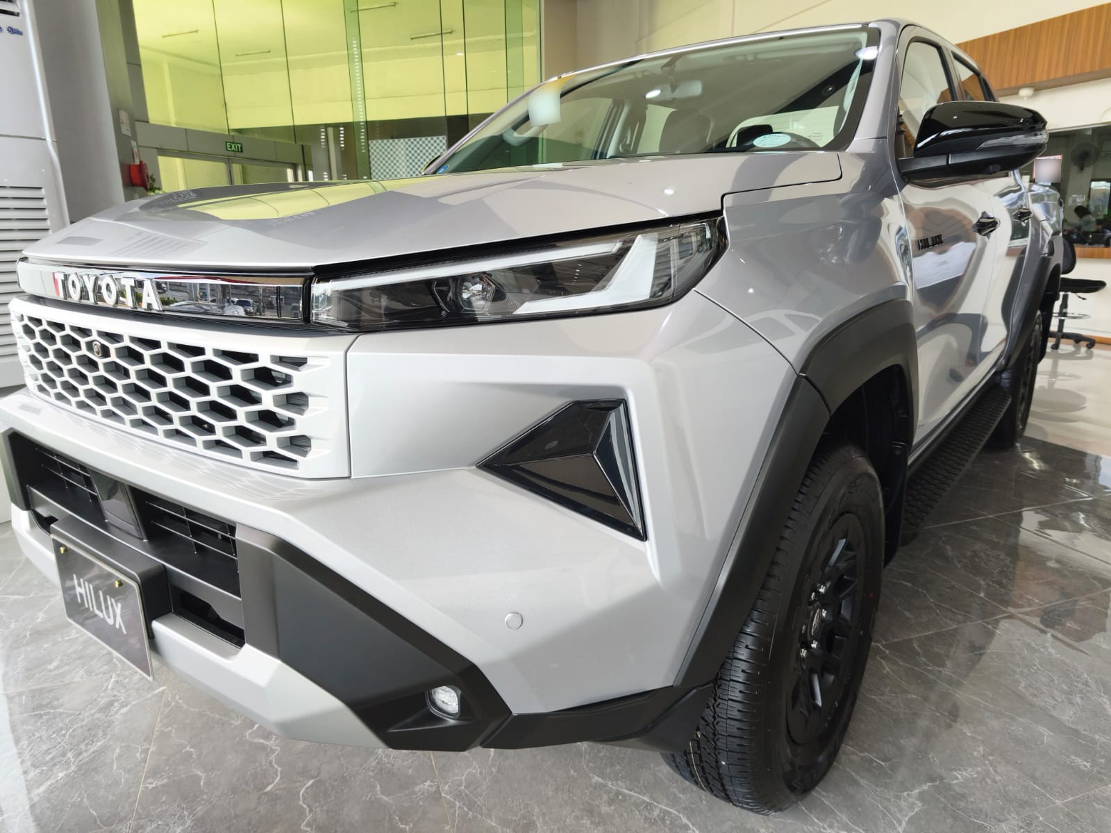 2026 TOYOTA HILUX DOUBLE CAB G 2.8 2WD AT Silver