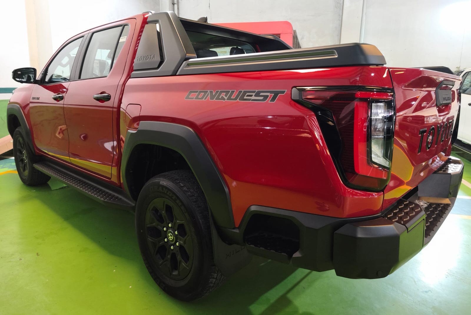 2026 TOYOTA HILUX DOUBLE CAB CONQUEST 2.8 4WD AT Red image 3