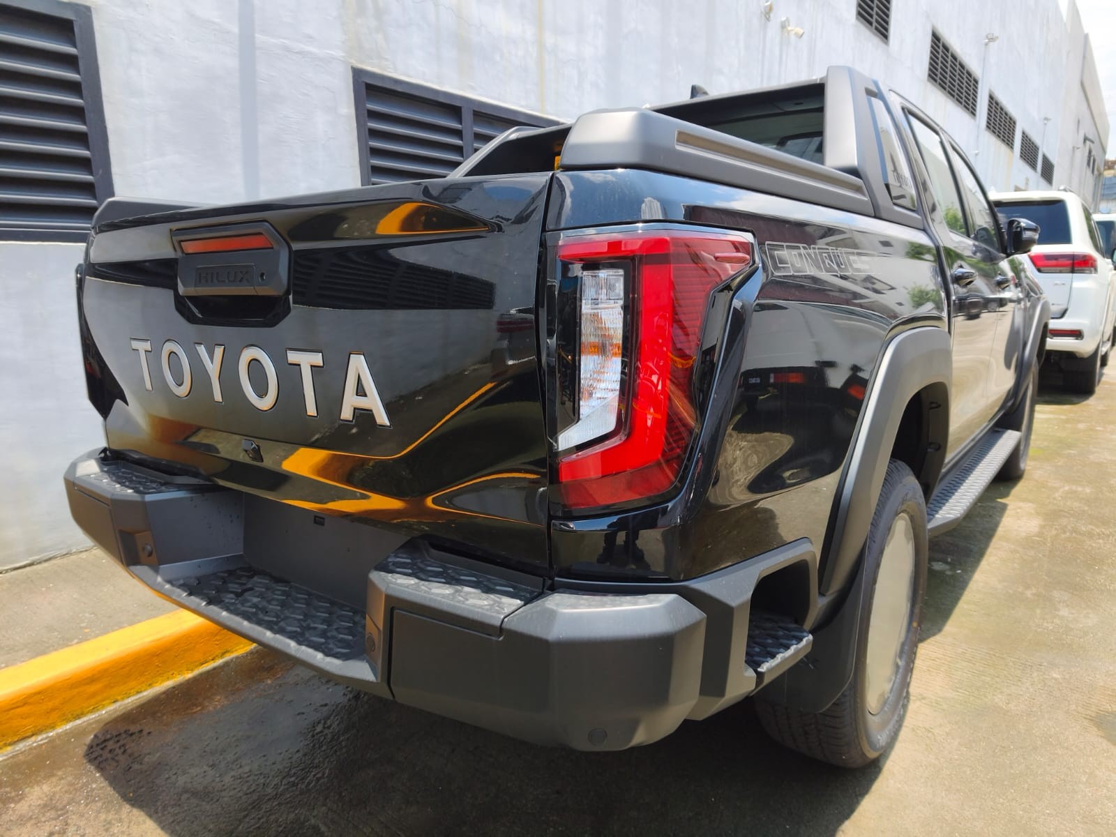 2026 TOYOTA HILUX DOUBLE CAB E 2.8 2WD AT Black image 5