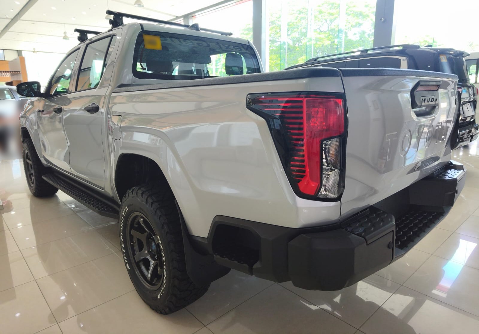 2026 TOYOTA HILUX DOUBLE CAB E 2.8 2WD AT White image 3