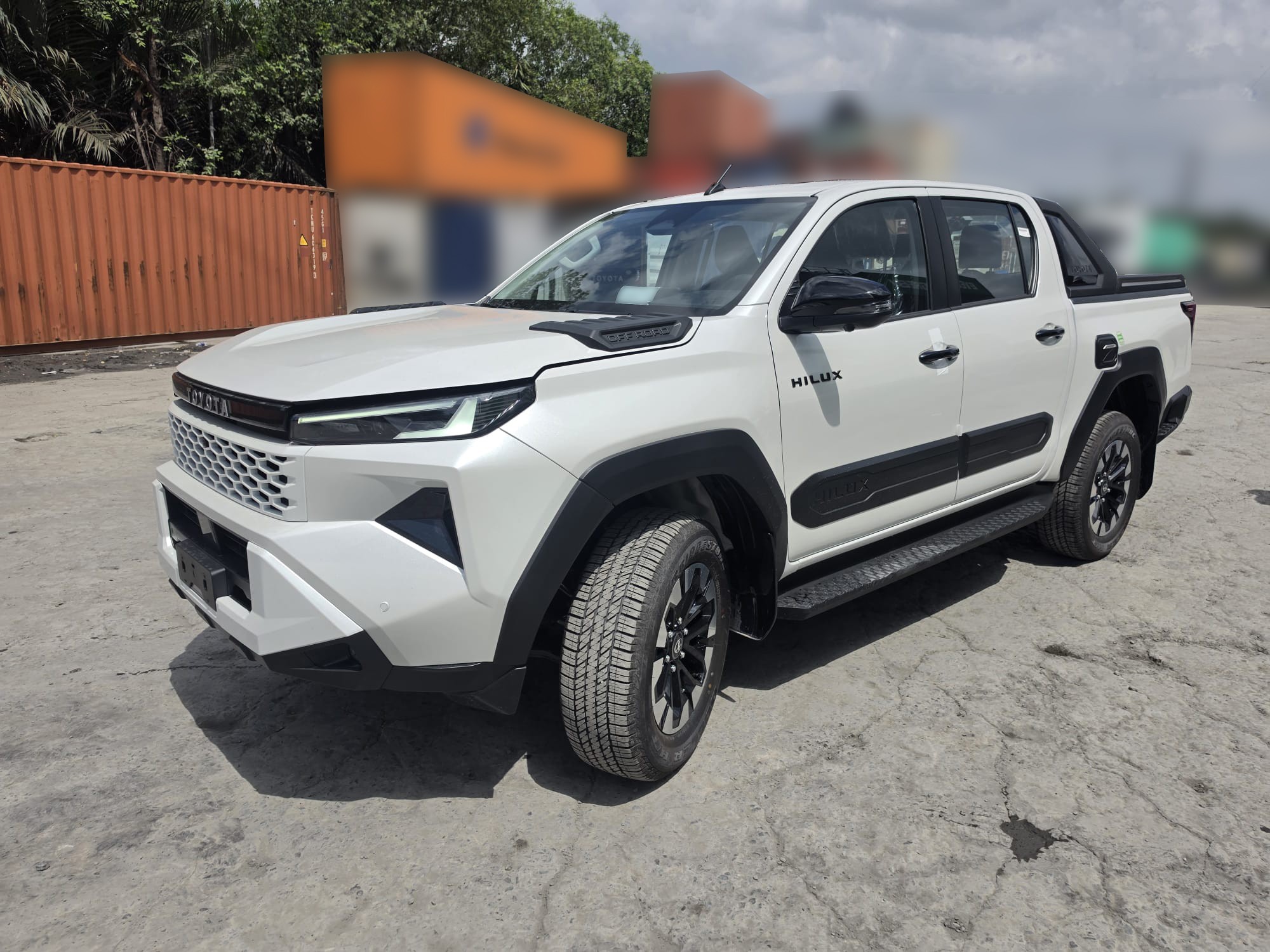 2026 TOYOTA HILUX DOUBLE CAB TRAILHUNTER 2.8 4WD AT White