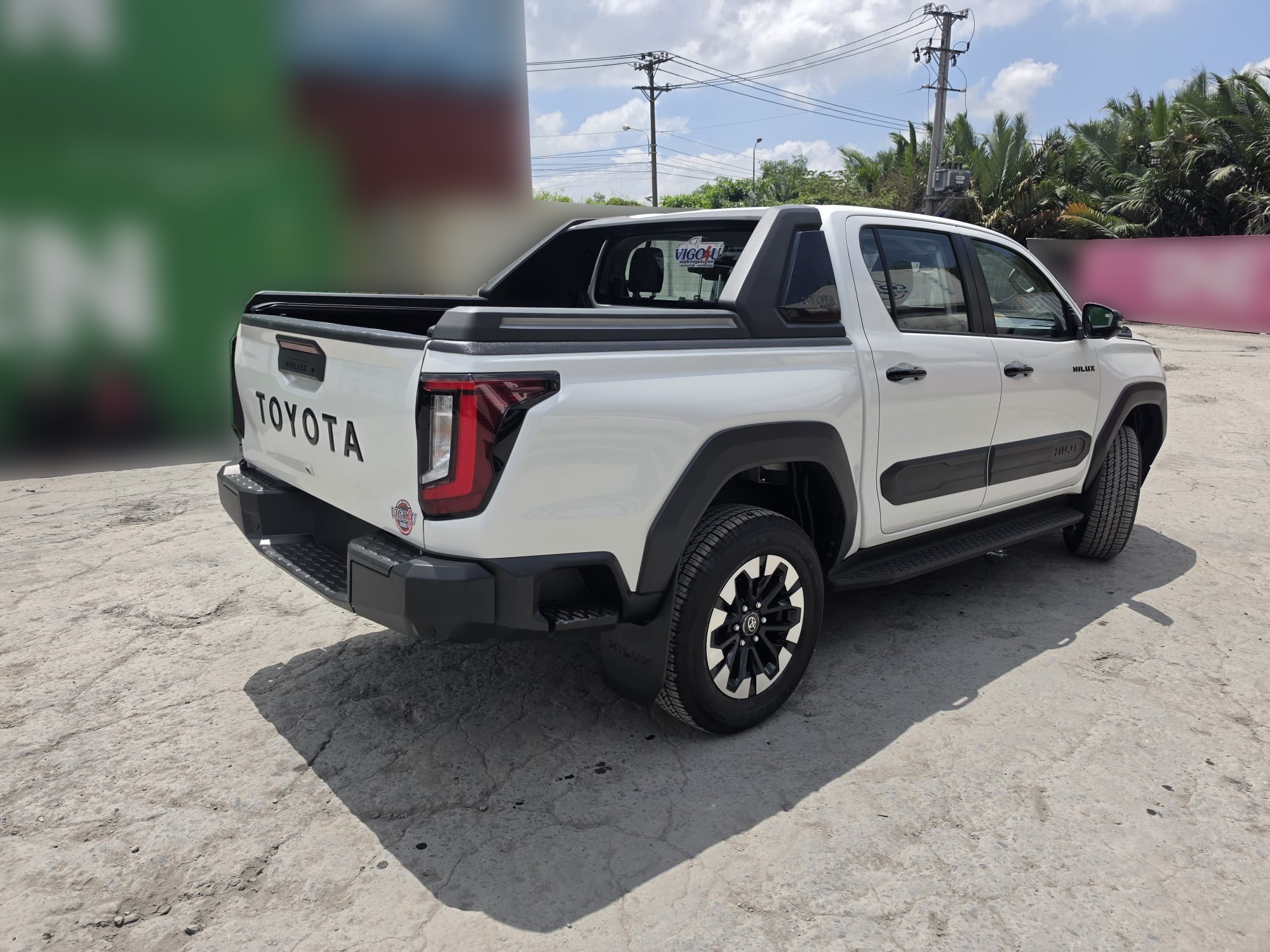 2026 TOYOTA HILUX DOUBLE CAB TRAILHUNTER 2.8 4WD AT White image 5