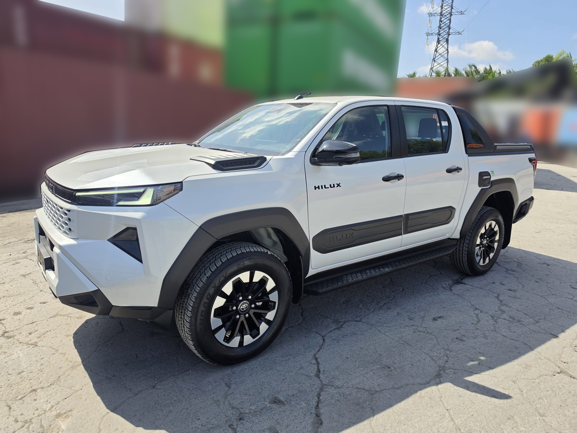 2026 TOYOTA HILUX DOUBLE CAB TRAILHUNTER 2.8 4WD AT White