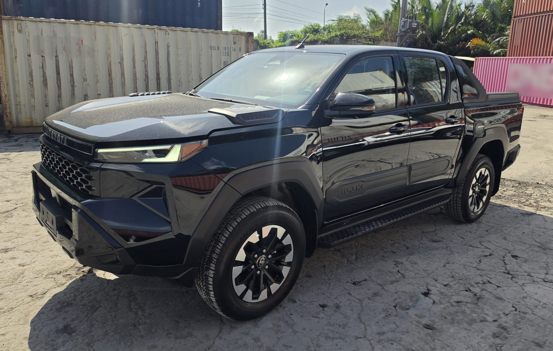 2026 TOYOTA HILUX DOUBLE CAB TRAILHUNTER 2.8 4WD AT Black