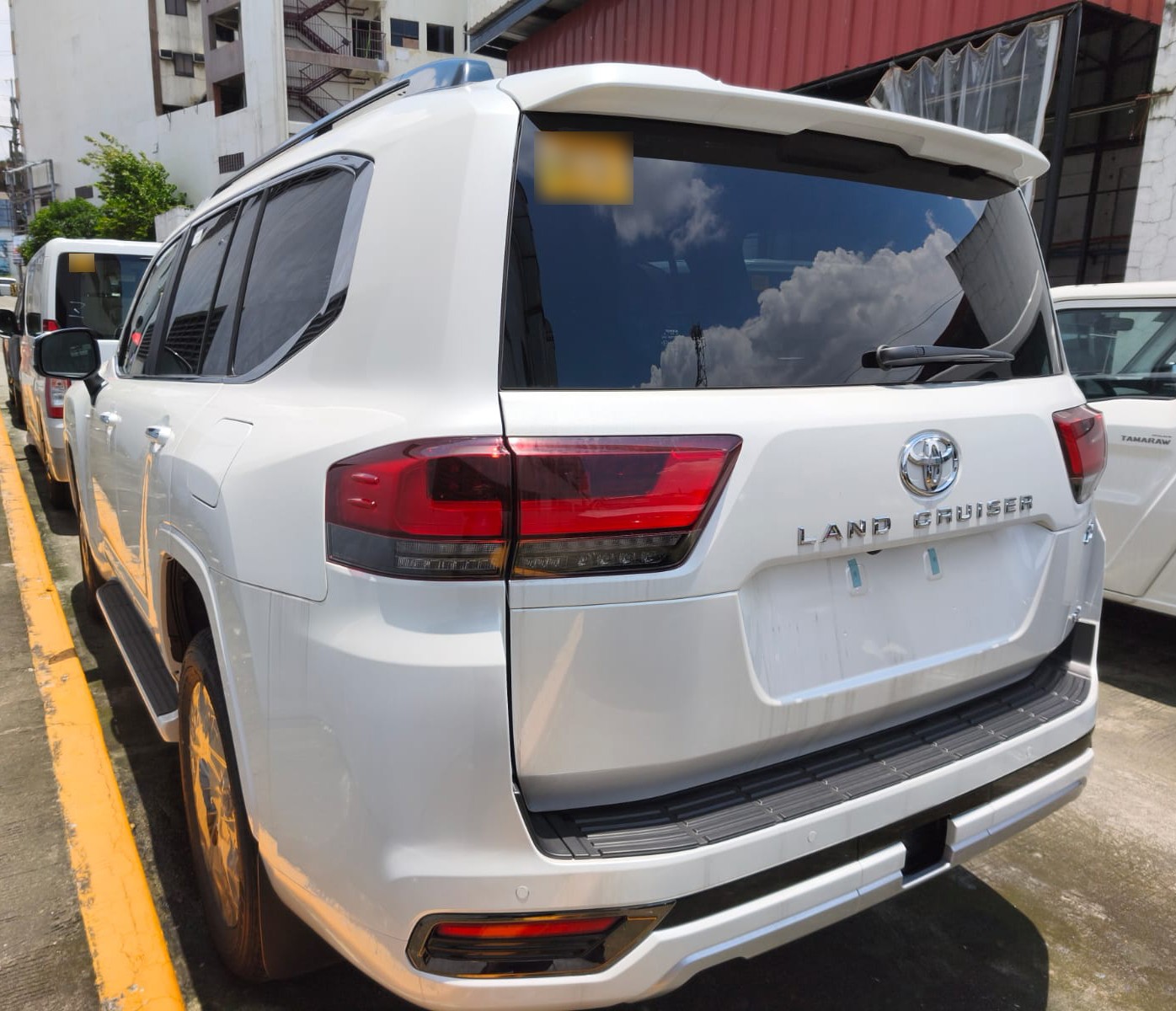 2026 TOYOTA LAND CRUISER SUV ZX 3.3 4WD AT White image 4