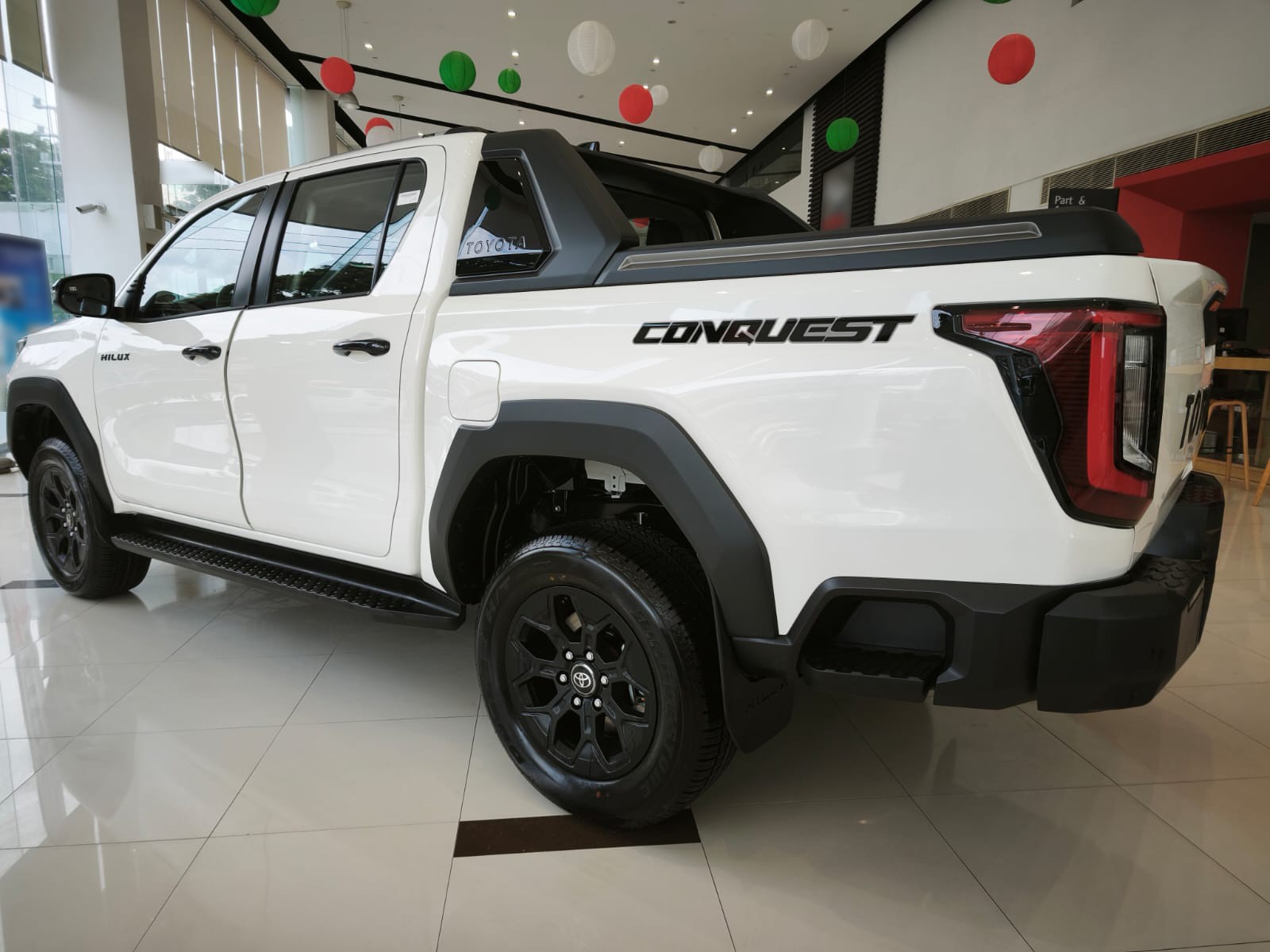 2026 TOYOTA HILUX DOUBLE CAB CONQUEST 2.8 2WD AT White image 3