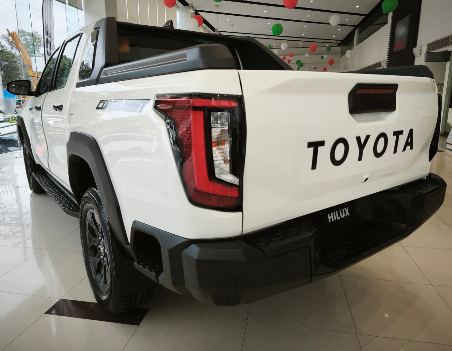 2026 TOYOTA HILUX DOUBLE CAB CONQUEST 2.8 2WD AT White image 4