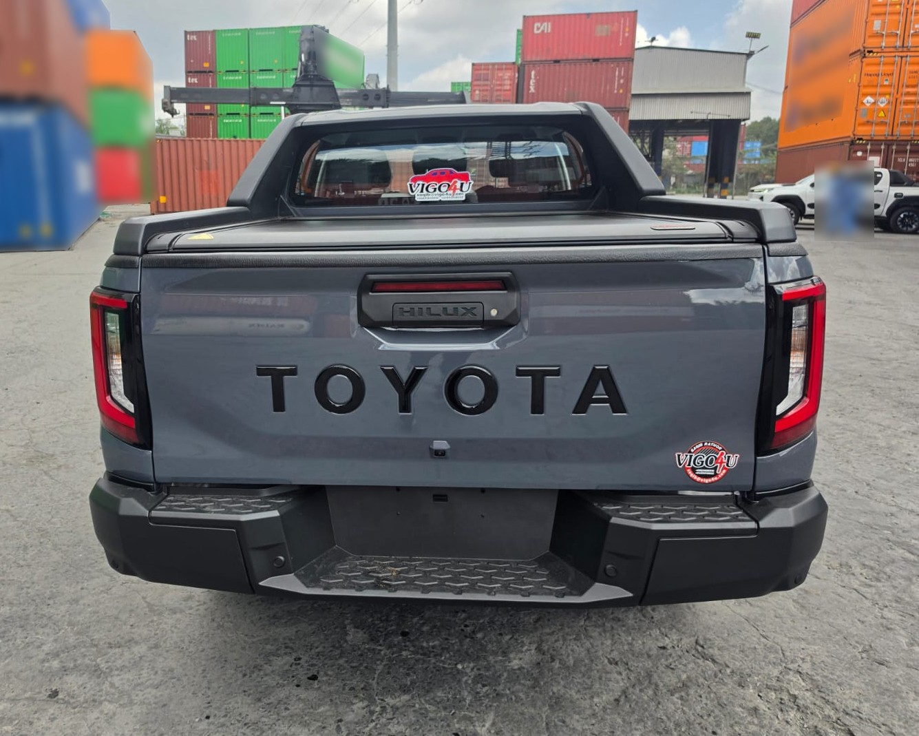 2026 TOYOTA HILUX DOUBLE CAB TRAILHUNTER 2.8 4WD AT Gray image 4