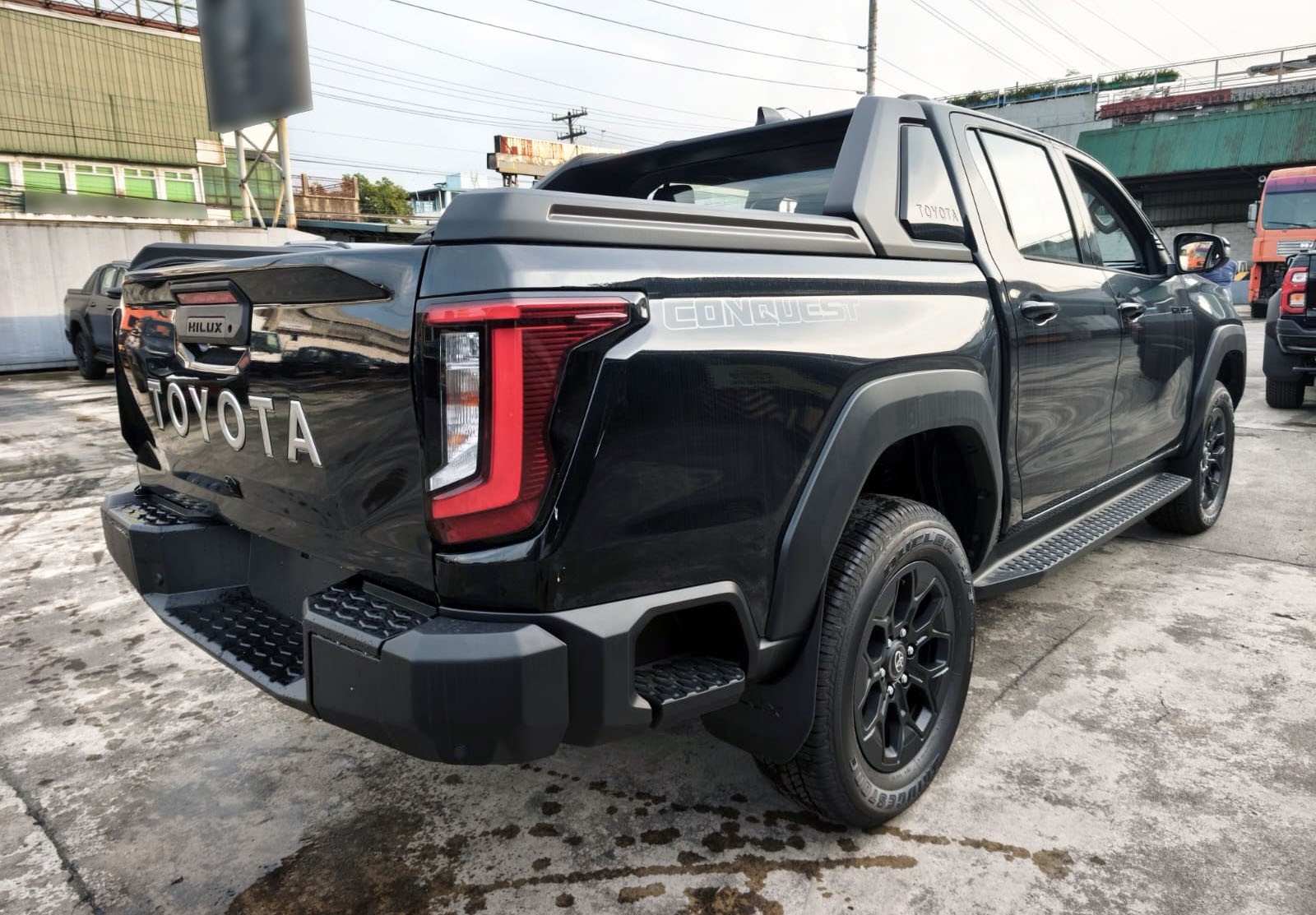 2026 TOYOTA HILUX DOUBLE CAB CONQUEST 2.8 4WD AT Black image 5
