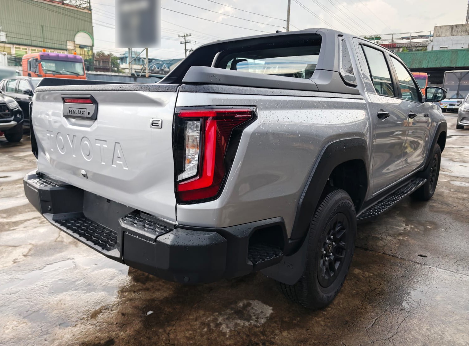2026 TOYOTA HILUX DOUBLE CAB E 2.8 4WD MT Silver image 5