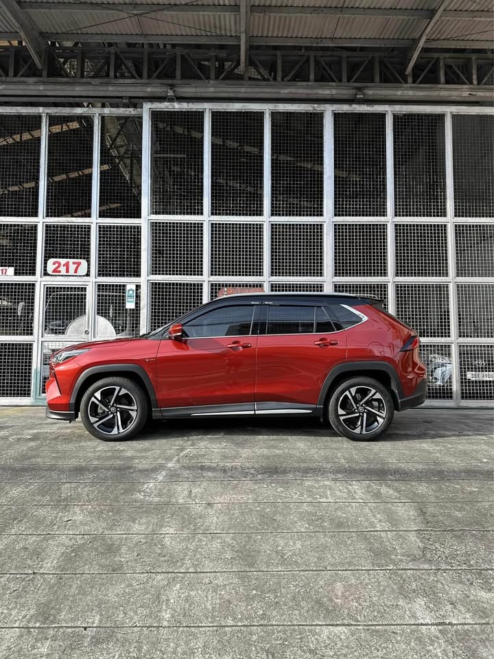 2027 TOYOTA YARIS CROSS SUV S HEV 1.5 2WD CVT Red image 2