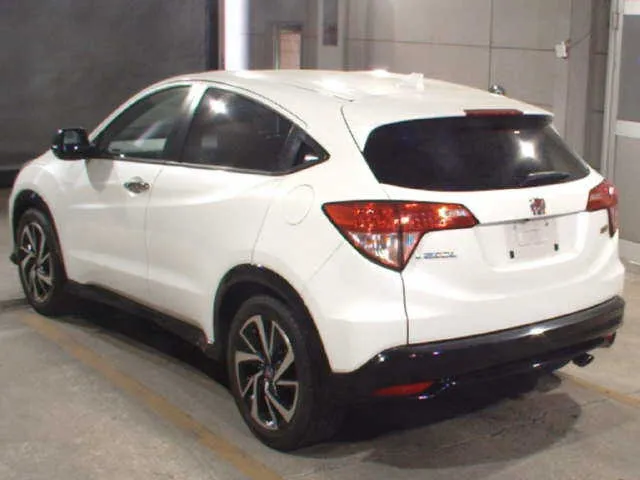 Honda Vezel RS Pearl White 2017 image 2