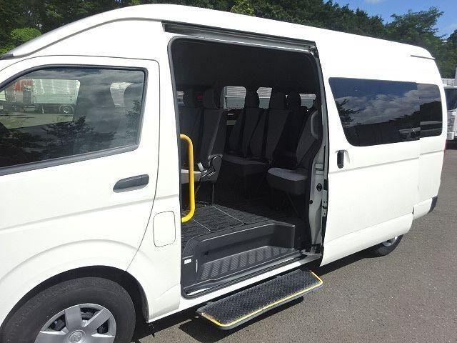 TOYOTA HIACE COMMUTER 2017 WHITE image 8